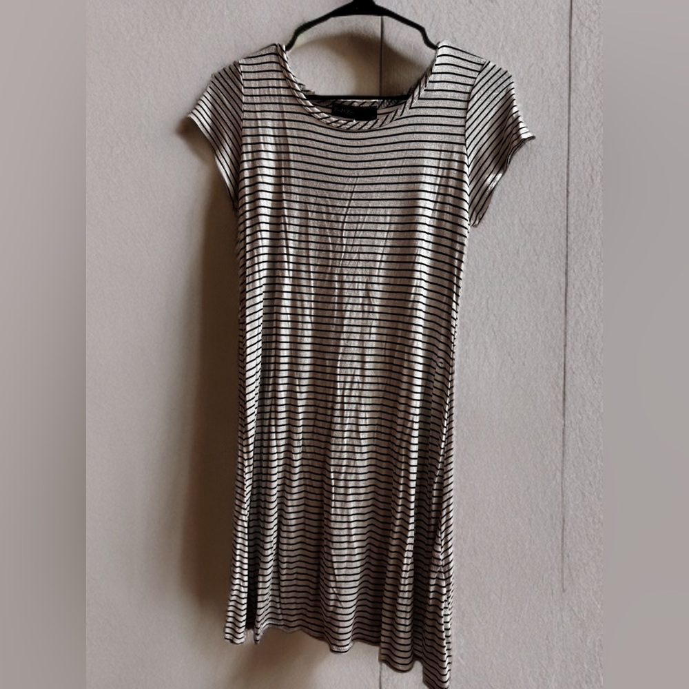 Black and White Sheath Mini Dress with Crew Neck